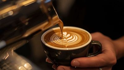 Drinking coffee and tea may protect the brain against dementia, study finds