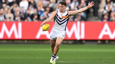 Midfield star Serong inks long-term Dockers deal