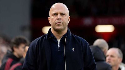 Arne Slot’s Brutal Solution to Liverpool Right Back Crisis Sets Up First Summer Exit