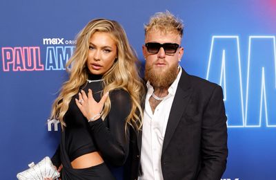 Jake Paul reduced to tears as his speed skater fiancée Jutta Leerdam breaks Winter Olympics record