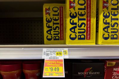 Retail sales unchanged in December from November, closing out year on a lackluster tone