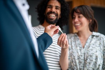 UK bank becomes first to offer electronic signatures for mortgage deeds