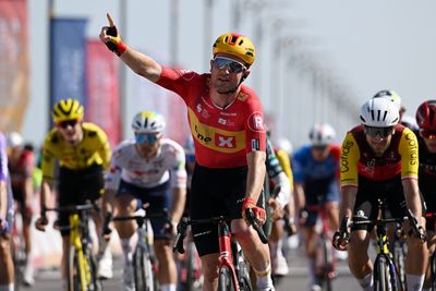 Tour of Oman: Erlend Blikra powers through chaos to claim stage 4 victory and give Uno-X first win of 2026