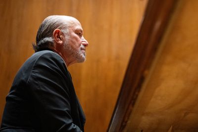 Senators press Lutnick over connections with Epstein