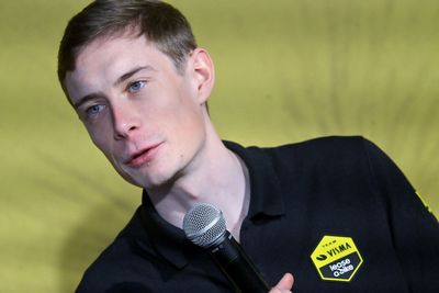 First the teammate retires, then a crash, now his coach leaves: what now for Jonas Vingegaard?