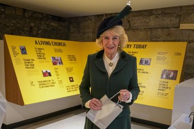 Queen amused by suggestion US politics is ‘never boring’