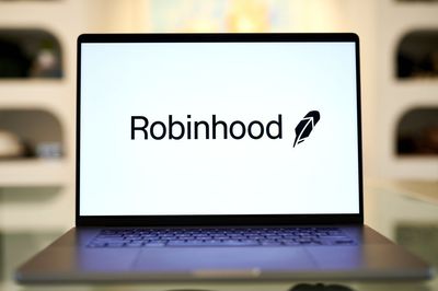 Robinhood launches its own blockchain as part of broader push into tokenized stocks