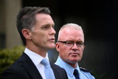 NSW police commissioner urged to apologise to ‘entire Muslim community’ after officers disrupted prayer at Sydney protest