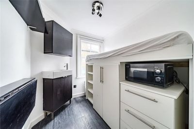 Hackney micro-flat for rent for £750 a month doesn't have a kitchen