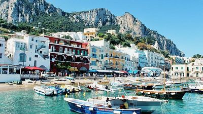 Capped numbers and umbrellas banned: Capri cracks down on tour groups this summer