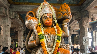 3 Powerful Hanuman Chalisa Lessons for Strength & Karma Yoga