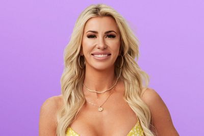 Love Is Blind season 10 contestant removed from pods and hospitalized after mistakenly pouring nail glue in her eye