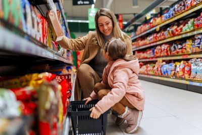 9 Grocery Hacks for Busy Moms on a Budget