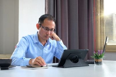 Doctors Warn About Tech Neck Horns: The Bone Growth Showing Up in Remote Workers