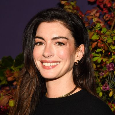 Anne Hathaway's Loose Curls During New York Fashion Week Are Simply Perfect