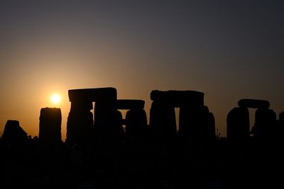 Study uncovers mysterious origins of ancient migrants who replaced Stonehenge builders