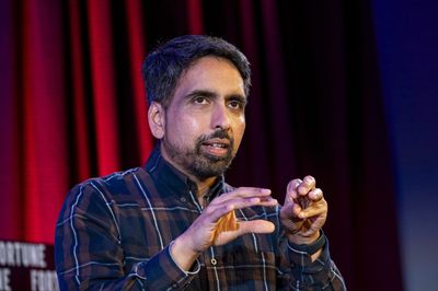 The godfather of AI predicts mass unemployment is on its way. This CEO warns even a 10% reduction 'will feel like a depression'