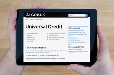 UK population and benefit claimants: What do the official figures show?