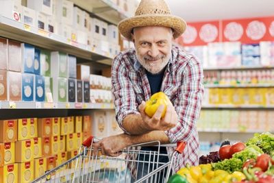 10 Best Grocery Stores for Senior Discounts in 2026