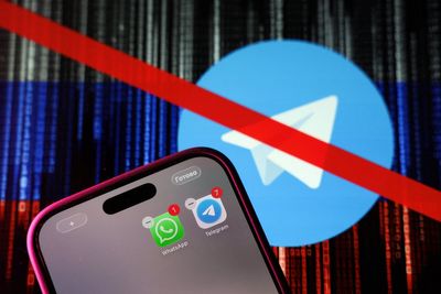 Bulletin world briefing: US navy ships collide and Russia bans WhatsApp