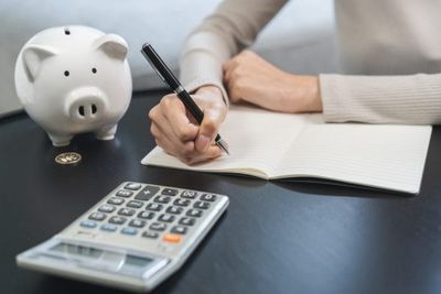 9 Financial Plans That Collapse the Moment Real Life Gets Involved