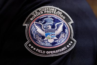 US federal immigration officer charged with harboring undocumented person
