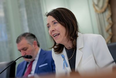 Satellite licensing bill advances after Cruz, Cantwell deal