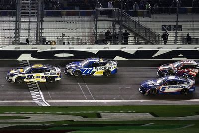 Chase Elliott wins Duel #2 in caution-free race