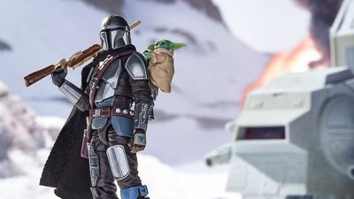 Exclusive: Hasbro’s Star Wars: The Vintage Collection reveal is headlined by an epic deluxe Mandalorian & Grogu figure that keeps the clan of two together