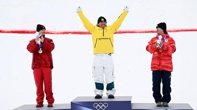 Anthony offers up shoes for Olympic champion teammate