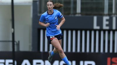 Teen gun breaks Kerr record as Sydney beat Roar in ALW