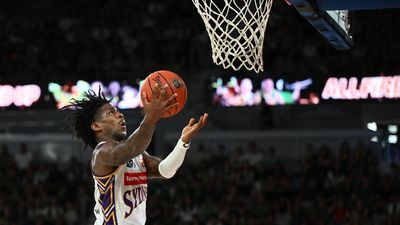 Kings end Hawks' season, keep NBL streak rolling