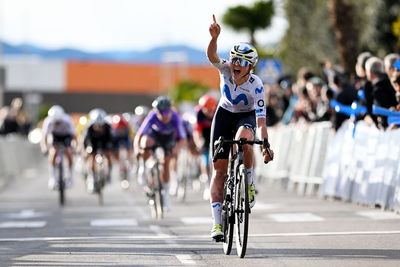 'It was really a team effort' – Cat Ferguson dodges crash to win second race of season at Setmana Valenciana