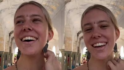 Foreign woman sings a bhajan expressing her devotion towards Lord Krishna; video goes viral
