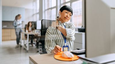 I’m a personal trainer – this is the one move I recommend to anyone who works at a desk