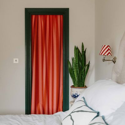 Designers are swapping ensuite bathroom doors for curtains to make a space look instantly more expensive – and it's more practical than you think