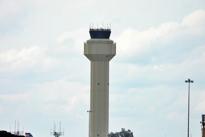 Private jet forced to land after hitting ‘multiple deer’ during takeoff at a Florida airport
