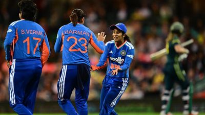 Australia beaten at SCG after big selection calls