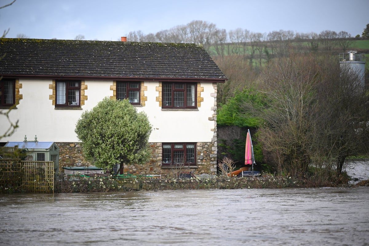 UK braces for snow and flooding with numerous warnings…