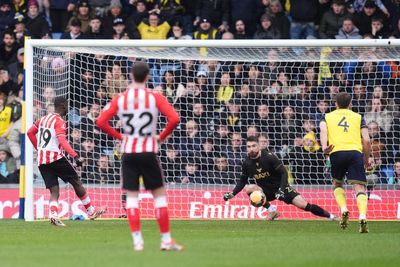 Habib Diarra’s controversial penalty earns Sunderland FA Cup win at Oxford