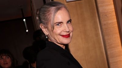 Butter yellow is back! Elizabeth McGovern just styled it in a way I've got seen before - and it really works