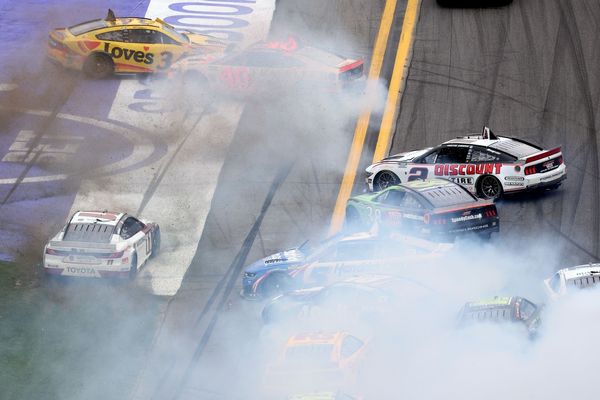 Big One strikes, roughly 20 cars involved in Daytona 500 crash