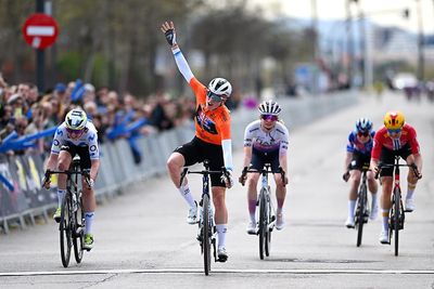 Setmana Valenciana: all-conquering Demi Vollering blasts to overall victory and second stage win in four days in small group sprint