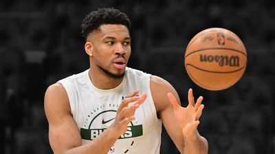Giannis Antetokounmpo Reiterates His Commitment to Bucks After Trade Deadline