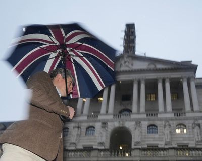 Bank of England should cut rates to boost consumer spending, says TUC