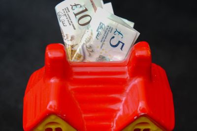 Choice of savings deals at record high but average rates falling, says website