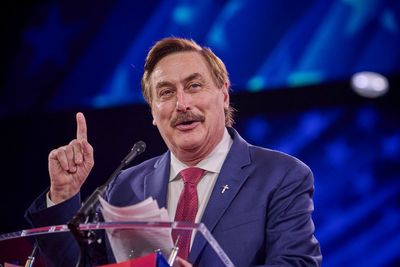 Trump pal MyPillow pal Lindell is grilled after campaign spent $187K to buy his own book: ‘Got them for a very good price’