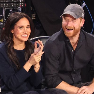 Meghan Markle Keeps Her Date Night Attire Refreshingly Casual While Mingling With Hollywood Royalty