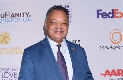 Jesse Jackson dies 'peacefully surrounded by family'