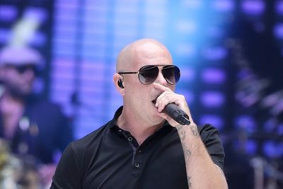 Pitbull to try to break record for largest gathering of people wearing bald cap